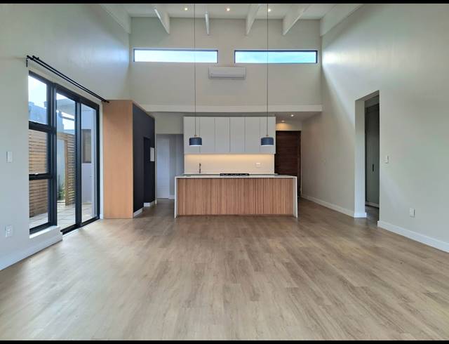 2 BEDROOM TOWNHOUSE FOR SALE IN SALT ROCK
